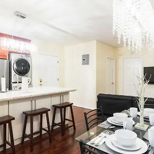Apartment Brooklyn 3 Bedroom 1 Bathroom 8 Minutes To Subway 30 Minutes To Manhattan, New York